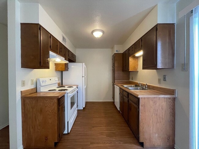 Foto del edificio - 8840 Glen Meadow Ln