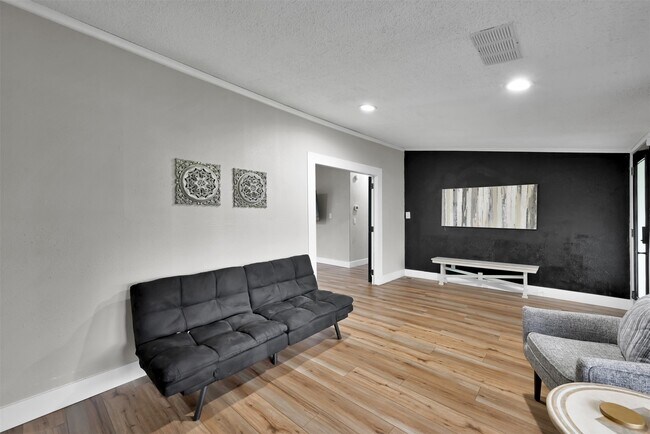 Foto del edificio - 22603 Tuwa Rd