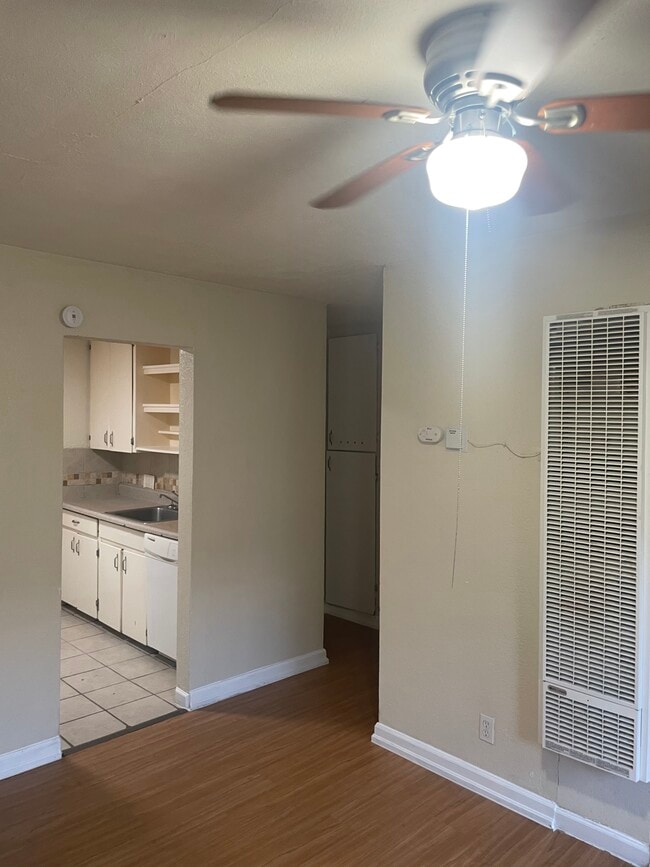 Building Photo - 1438 Clinton St