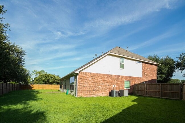 Building Photo - 8301 Seagull Ln