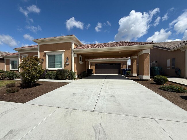 Foto del edificio - ***JUST REDUCED!!!*** Must See! Beautiful ...