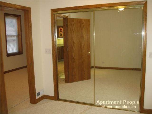 Foto del edificio - 2915 N Southport Ave