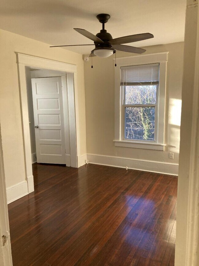 Dormitorio - 1614 Lexington Ave SW