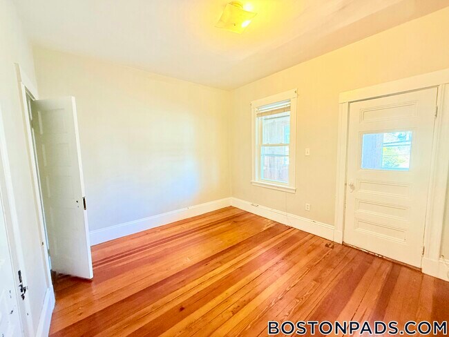 Foto del edificio - 348 Faneuil St