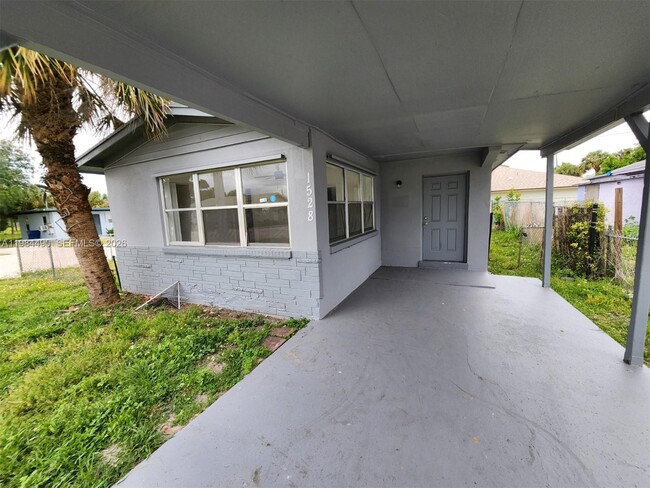 Building Photo - 1528 Avenue S