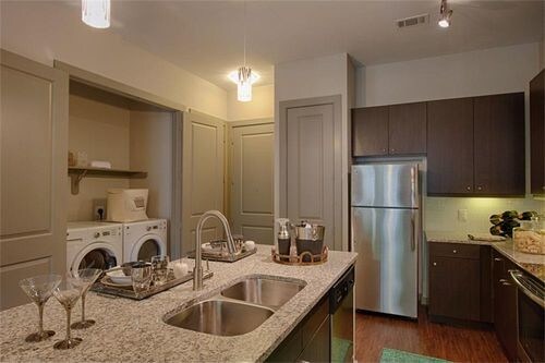 Building Photo - 503 S Post Oak Ln