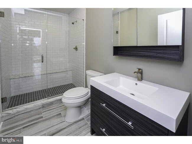 Building Photo - 2bd/2.5ba Northern Liberties Apartment w/ ...