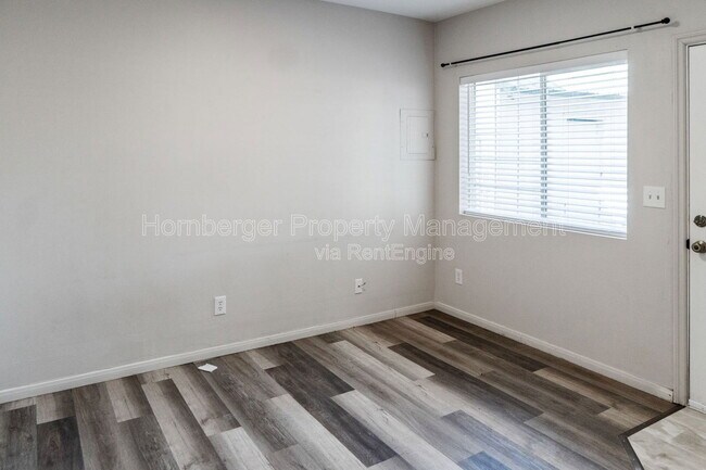 Foto del edificio - 227 E Ermina Ave