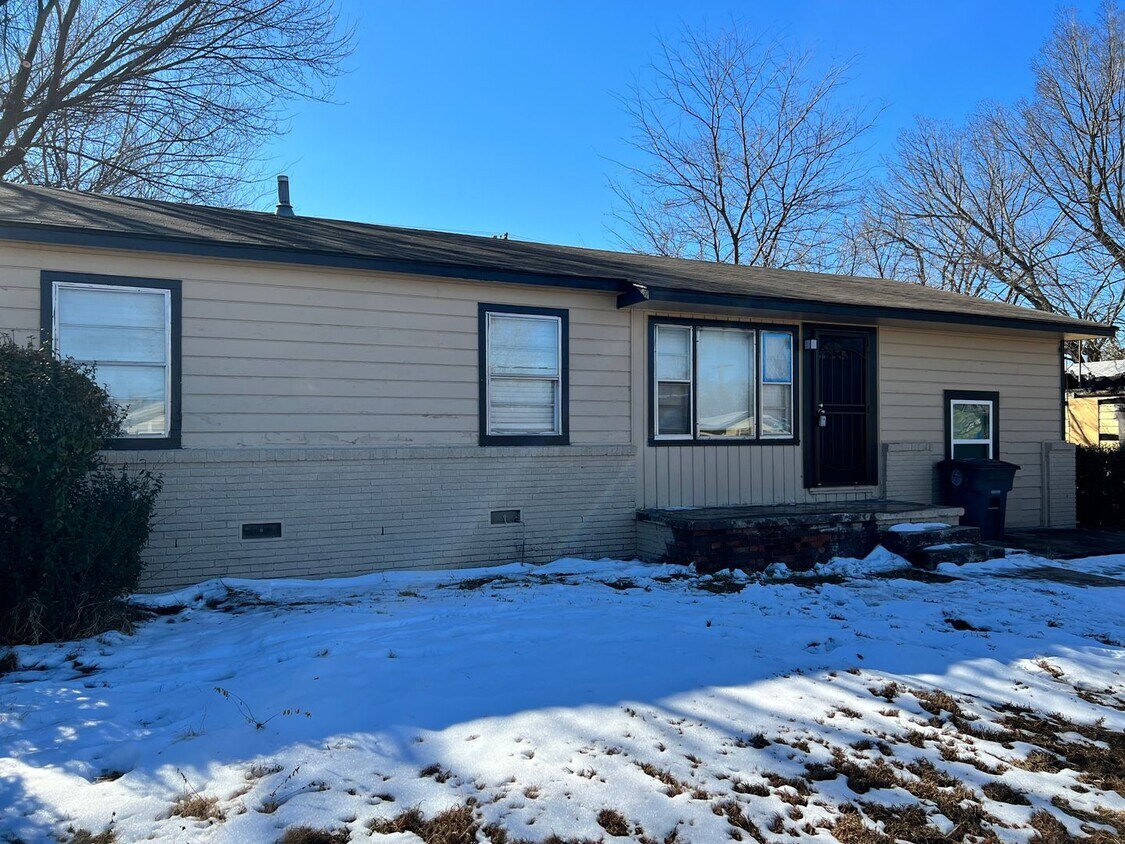 Primary Photo - Remodeled 4 Bed 1 Bath!