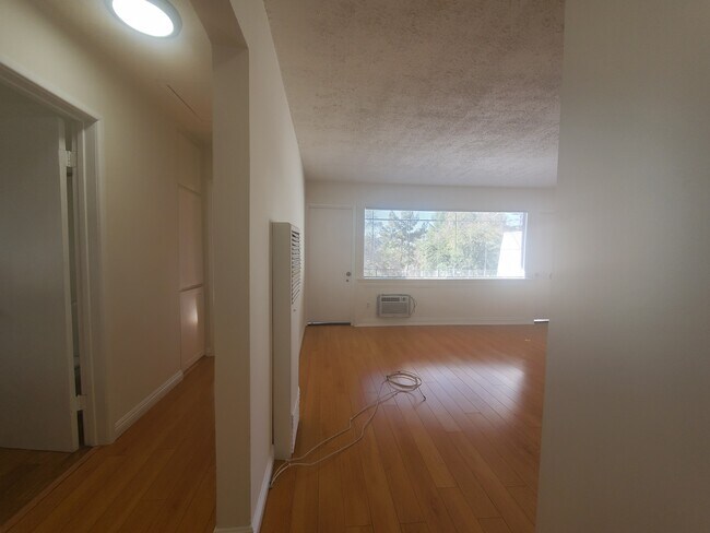 Foto del edificio - 947 Olancha Dr