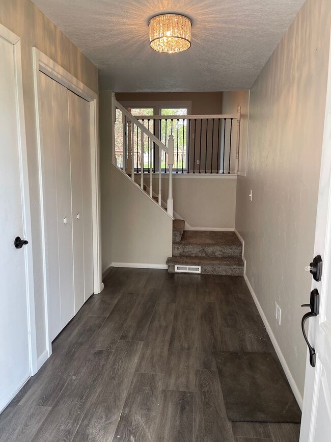 Building Photo - Beautiful, Updated 3Bed+Office/Den, 2Bath Twinhome in Plymouth- Available Now!