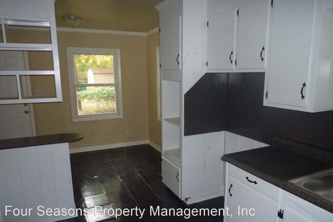 Building Photo - 3 br, 1 bath House - 3025 Iredell Drive