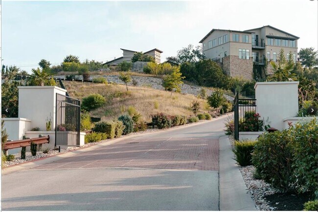 Building Photo - 201 Honey Creek Ct