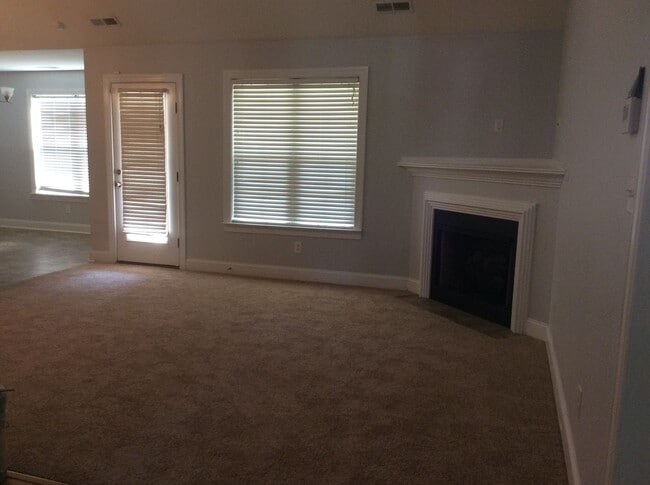 Building Photo - New Bern Family Home 3 bedroom with FROG