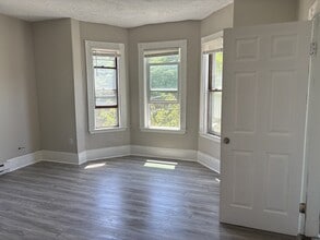 Building Photo - 107 Heath St