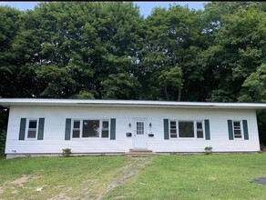 Building Photo - 207 Main St