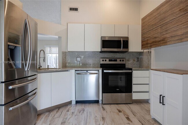 Foto del edificio - 10121 NW 51st Ln