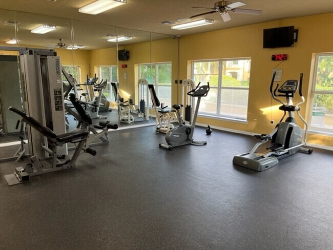 Foto del edificio - 1 Bedroom + Den Condo in Royal Greens at G...