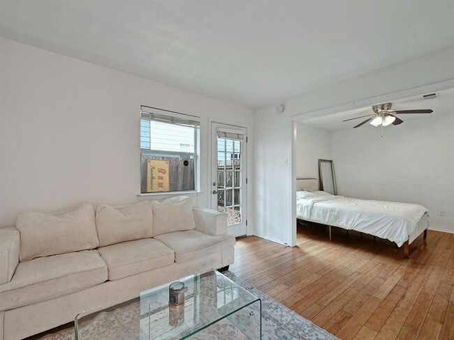 Foto del edificio - 1110 W 22nd St