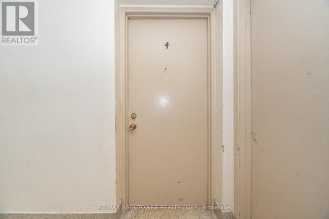 Building Photo - 2144 Lilnan Ct