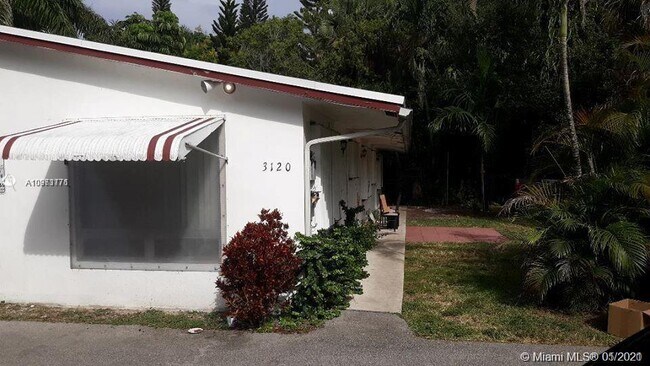 Building Photo - 3120 SW 15th Ave