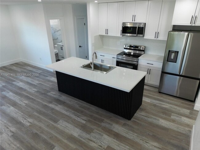 Foto del edificio - 2600 NW 108th St