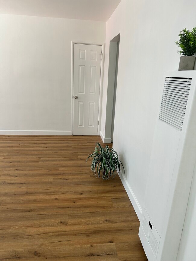 Sala de estar - 1156 N Ardmore Ave