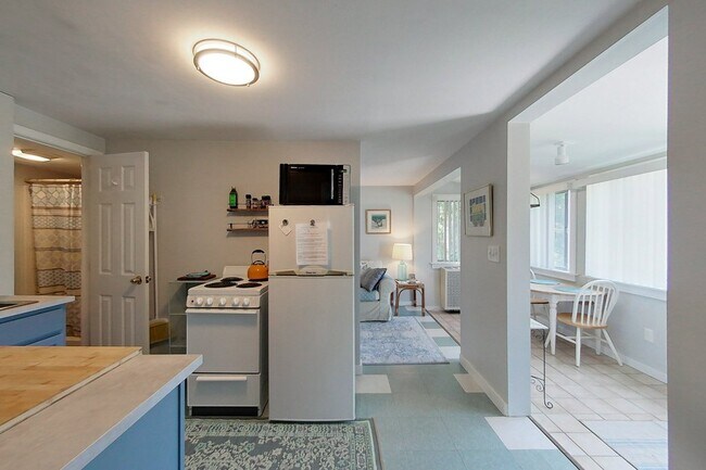 Building Photo - 33 Warren Ave