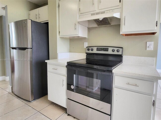 Building Photo - 3400 Blue Lake Dr