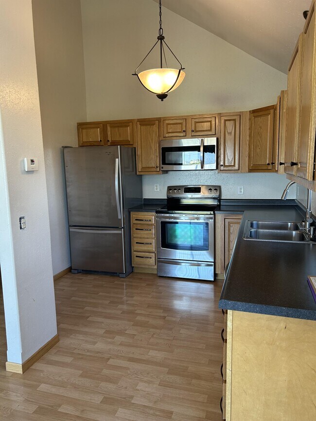 Foto del edificio - 3240 E Capitol Ave