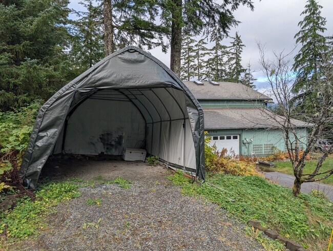 Foto del edificio - Unfurnished, 3Bd/1.5Ba Dgl Townhome, Long ...