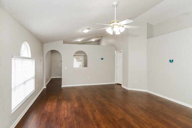 Building Photo - 30542 Double Dr