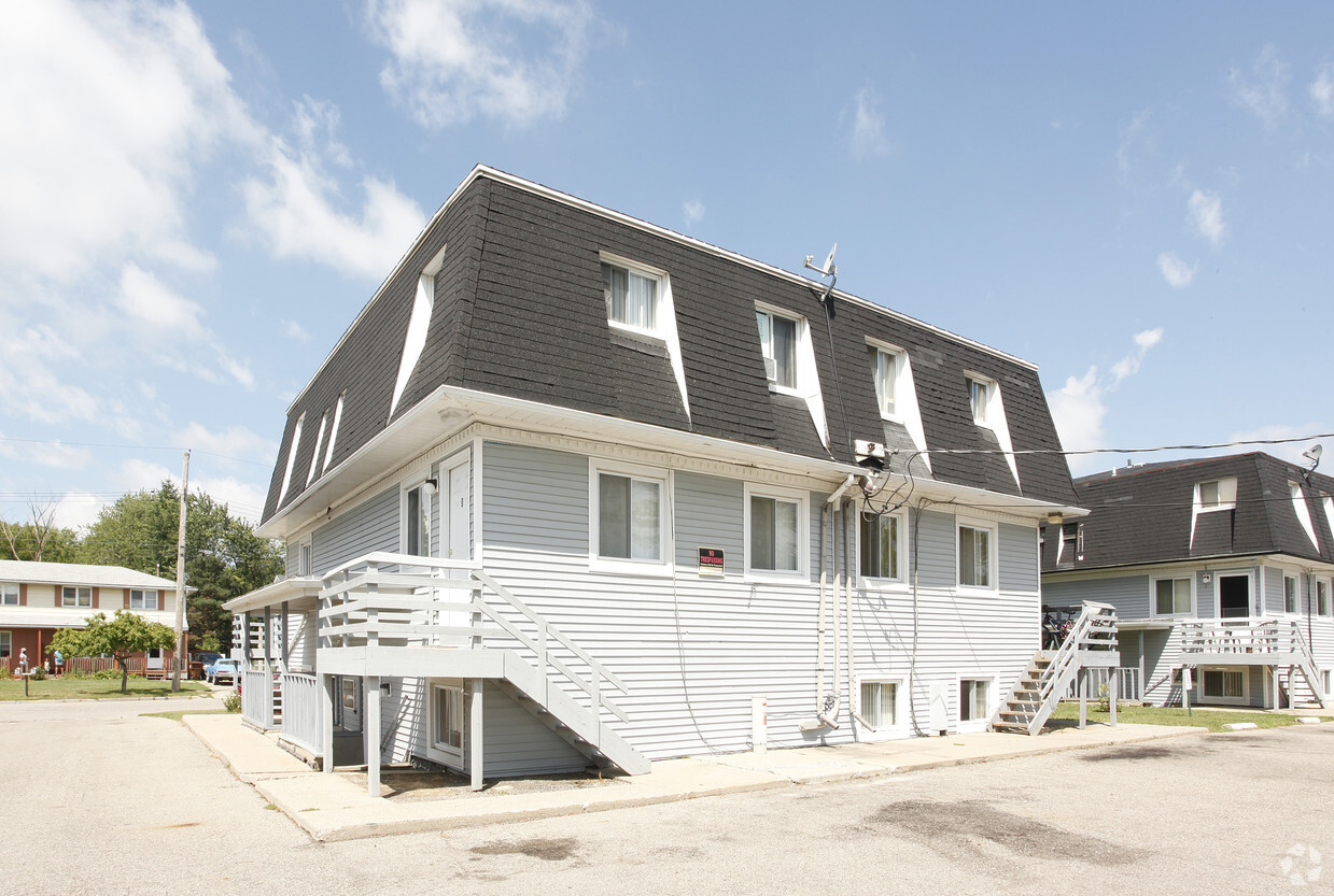 Building Photo - The Courtyard Apartments