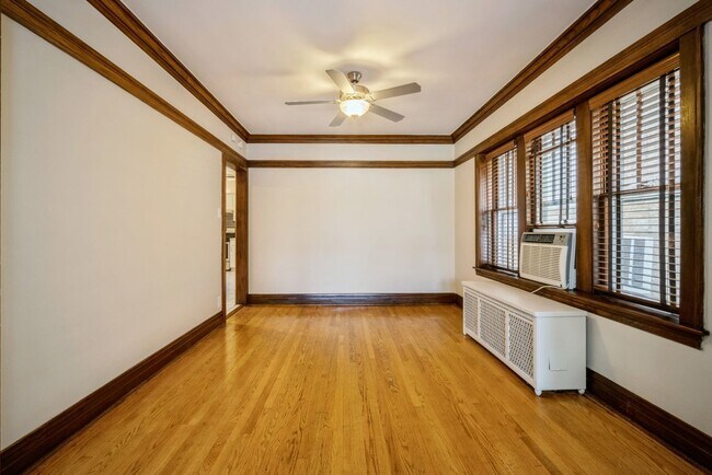 Foto del edificio - 5719 N Meade Ave