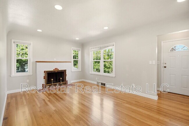 Foto del edificio - 3027 W Cleveland Ave