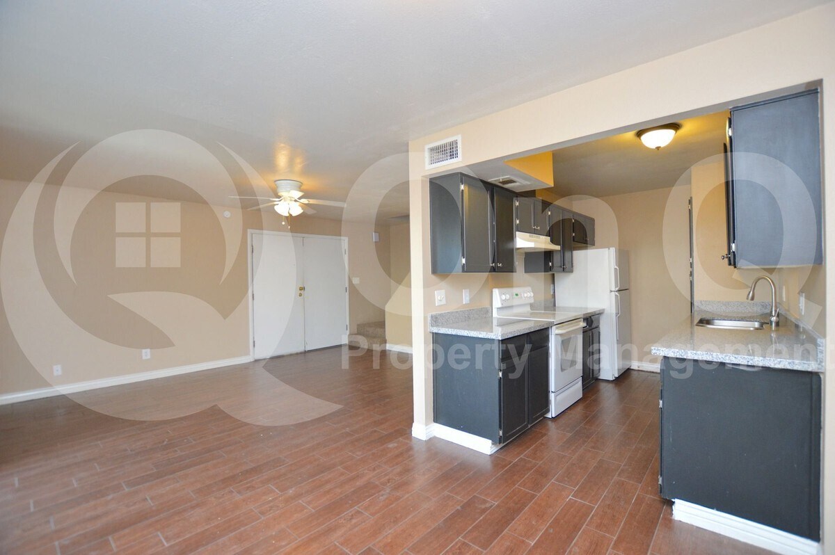 Primary Photo - 6052 W Golden Ln