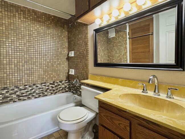Foto del edificio - Unit #507 2100 Date Street, Unit 507