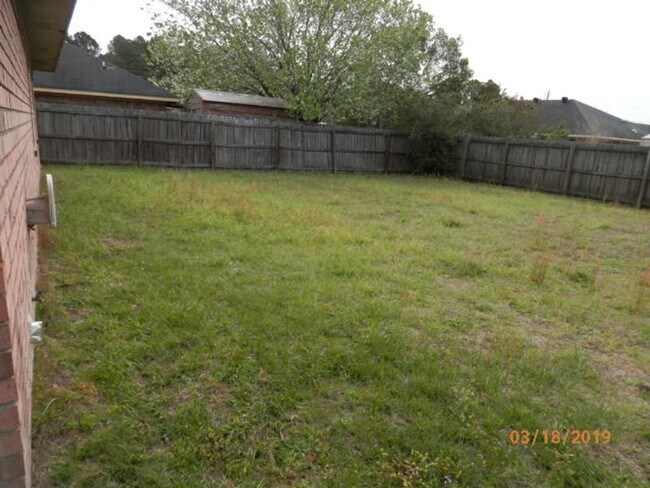 Building Photo - 1616 Seneca Ln