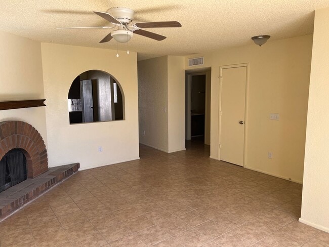Foto del edificio - Two Bedroom Townhome Centrally Located in Yuma.