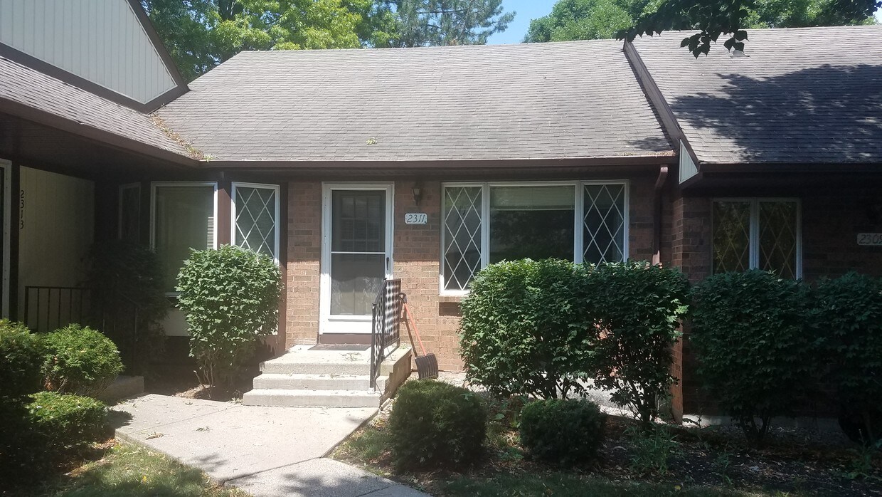 2311 Radcliff Village Dr SE, Grand Rapids, MI 49546 Condo for Rent in