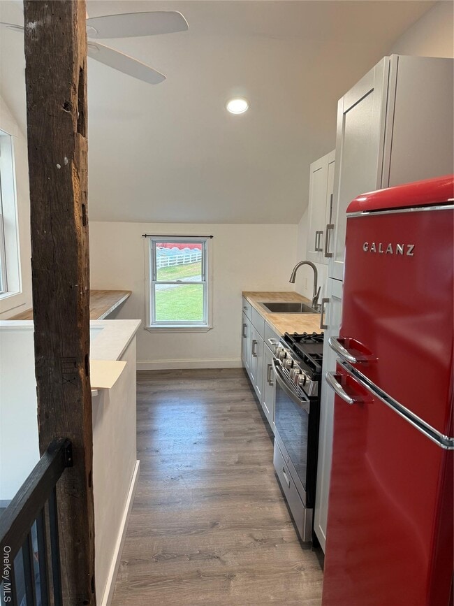 Building Photo - 619 Salt Point Turnpike