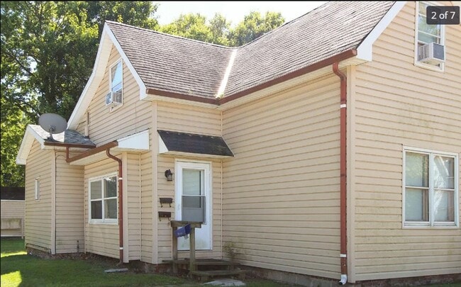 Building Photo - 1701 W Adams St