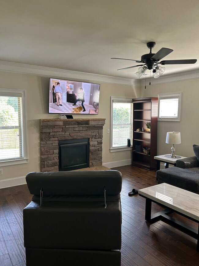 Building Photo - Room in House on River Walk Farm Pkwy