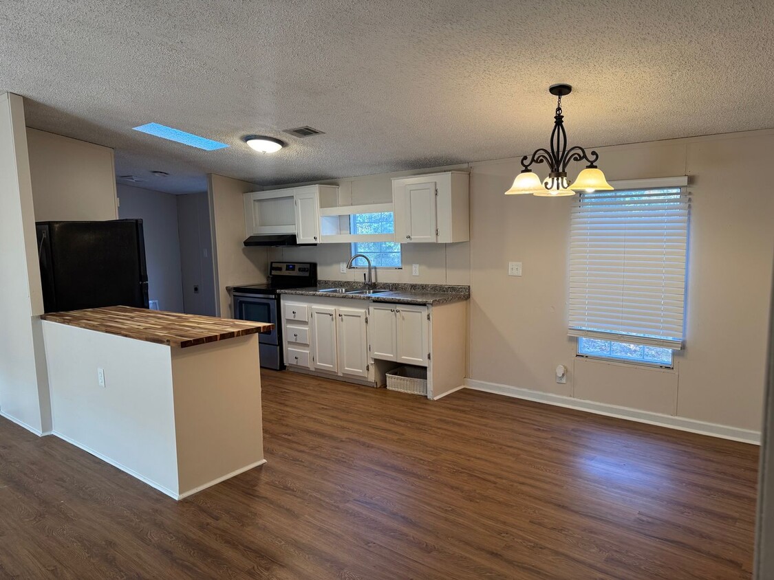 Building Photo - 3 Bedroom 2 Bath Rental in North Wakulla