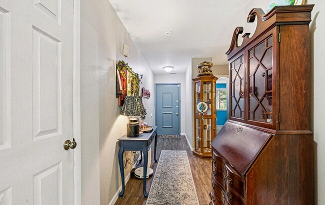 Foto del edificio - 405A Cypress Point Cir