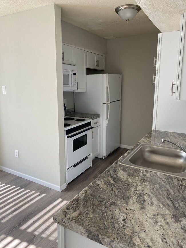 Foto del edificio - 4220 W Bethany Dr