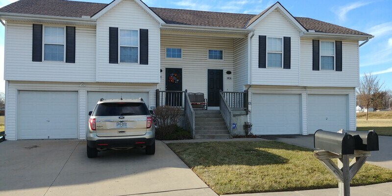 Primary Photo - 2617 NW 69th PL KCMO 64151 A