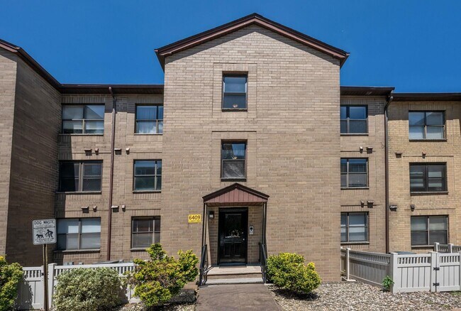 Foto del edificio - 6409 Liberty Ave