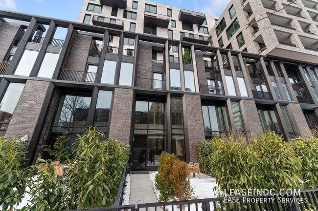 Building Photo - 1332 8th St NW