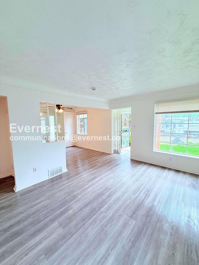 Foto del edificio - 20527 Rosemont Ave